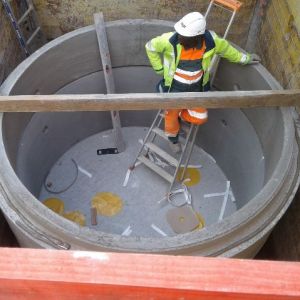 Cuve avec personnel qui travail